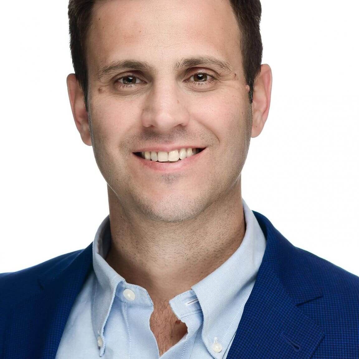 Headshot of Facundo Oyenard, Treasurer of the Hispanic Chamber of Commerce Foundation